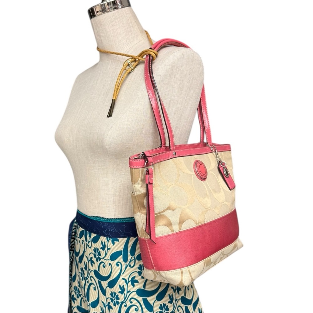 Coach Signature Stripe Tote Bag Light Beige Pink Patent Leather Trim Bag Charm - Picture 16 of 17